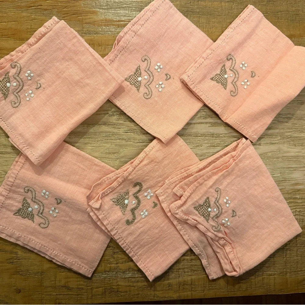 Vintage Pink Embroidered Tablecloth 6 Napkins Cottage Bridal Coquette French